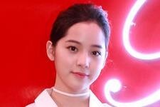 欧阳娜娜低胸白衣秀丰满上围 与徐濠萦郑秀文同台比美