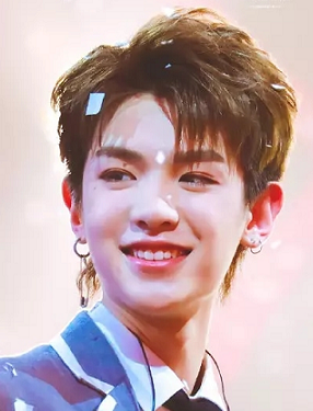 黄明昊