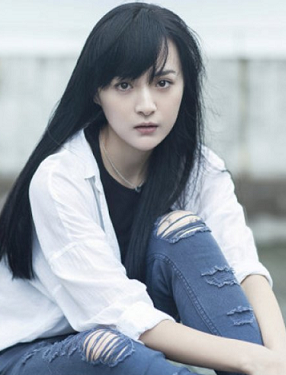 李依伊