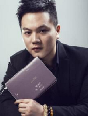 张珈铭