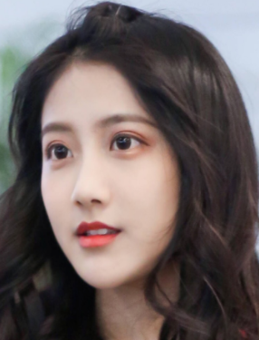 李艺彤